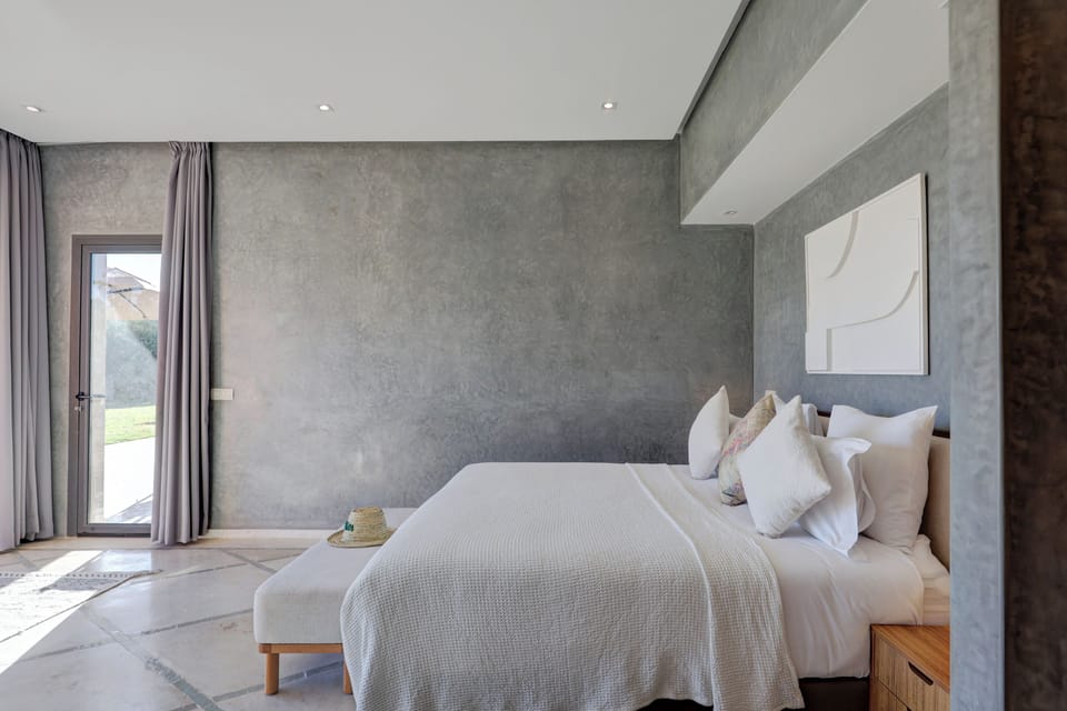 Deluxe Suite, Pool View | In-room safe, blackout drapes, free WiFi, bed sheets