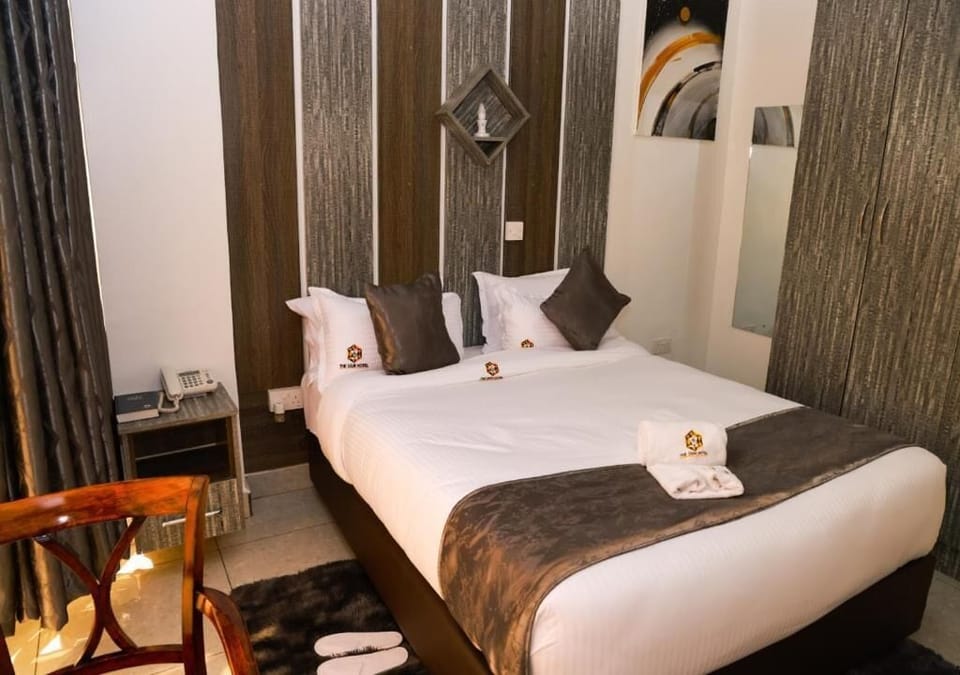 Deluxe Single Room | Free WiFi, bed sheets