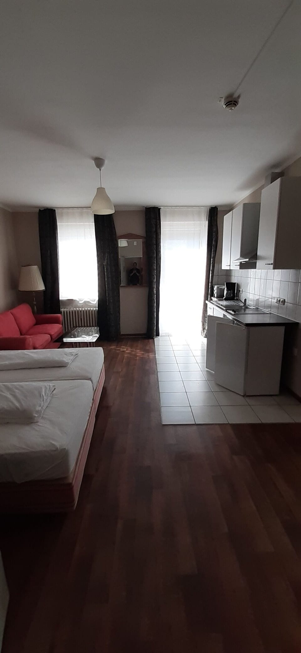 Quadruple Room (#325) | Iron/ironing board (on request), WiFi (free), individually furnished