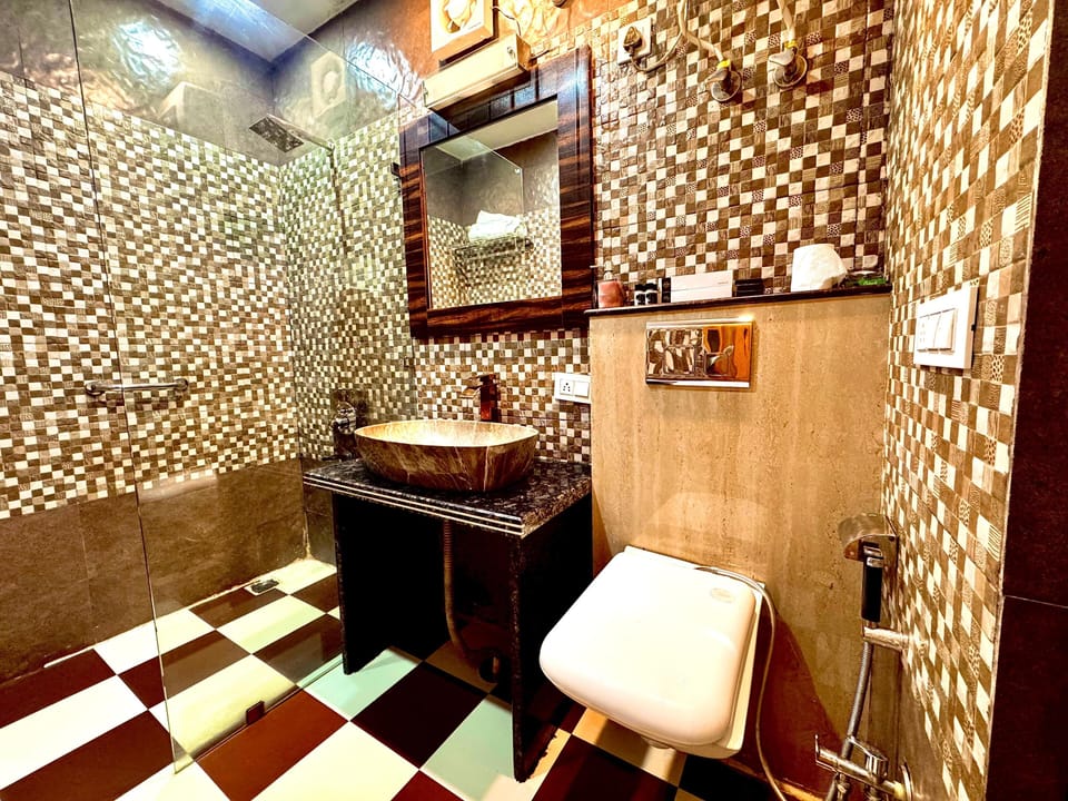 Deluxe Room | Bathroom