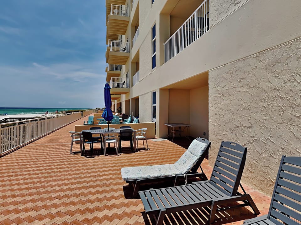 Large Gulf-Front Patio