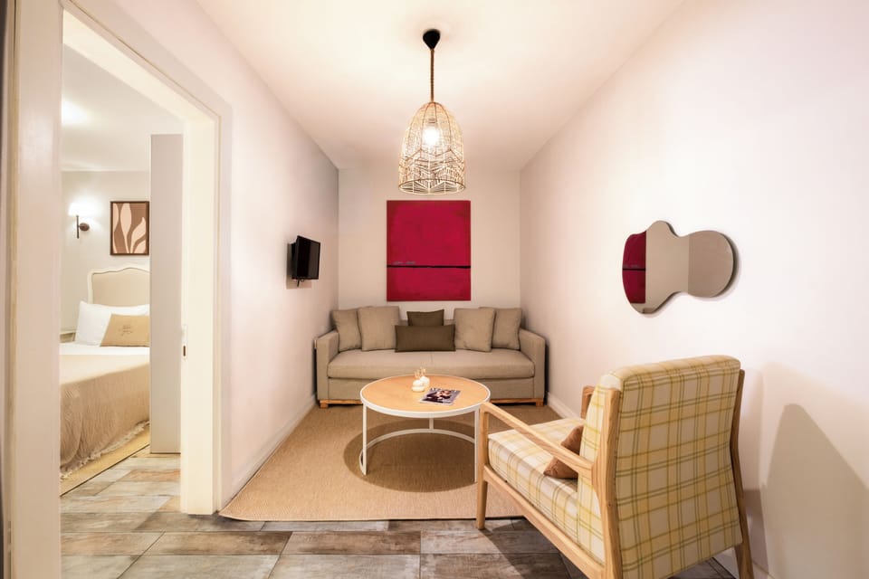 Family Studio Suite | Living area | 40-cm TV with satellite channels