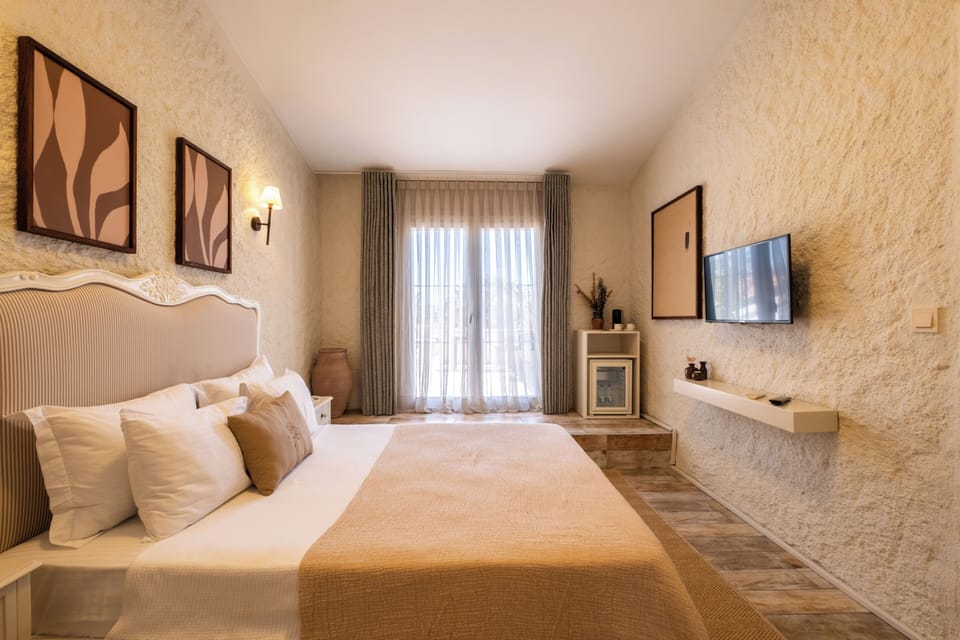 Deluxe Double Room, Terrace, City View | Premium bedding, minibar, free WiFi, bed sheets