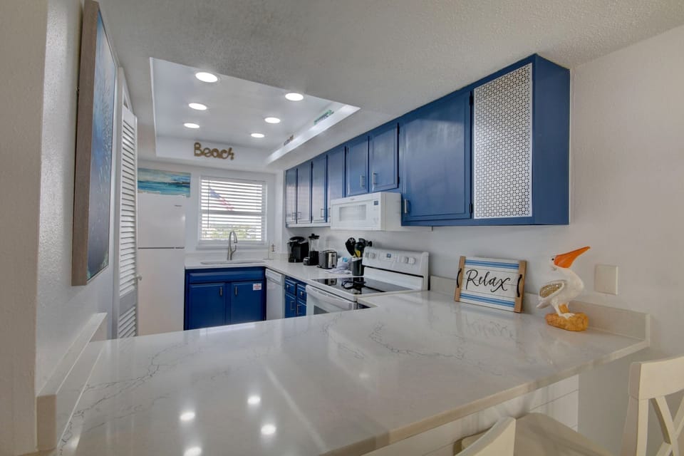 Condo, 2 Bedrooms | Private kitchen | Coffee/tea maker, fridge, oven, stovetop