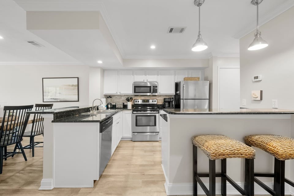 Kitchen with Breakfast Bar
