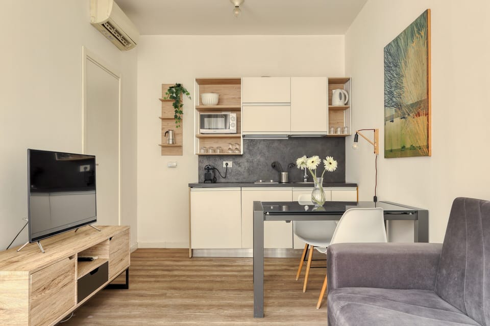 Apartment, 2 Bedrooms, Balcony | Private kitchen | Fridge, microwave, oven, stovetop