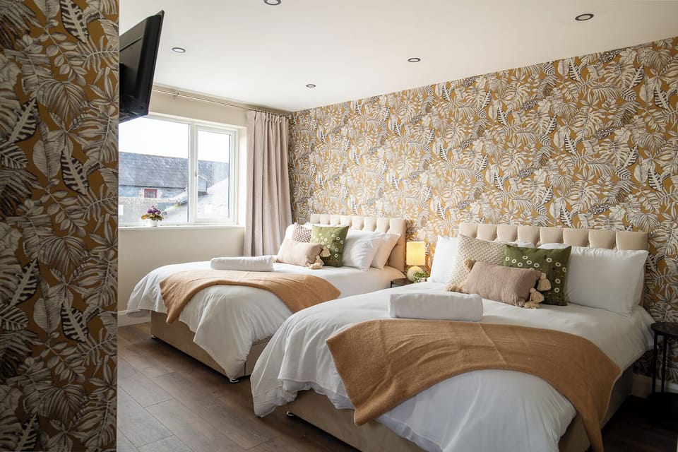Twin Room | Premium bedding, memory foam beds, WiFi (free), bed sheets