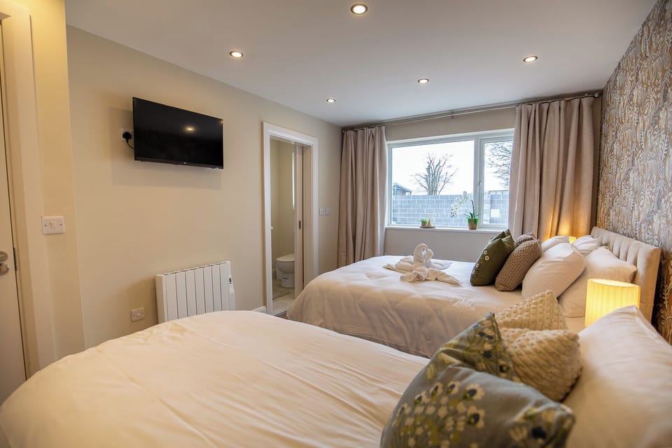 Triple Room | Premium bedding, memory foam beds, WiFi (free), bed sheets