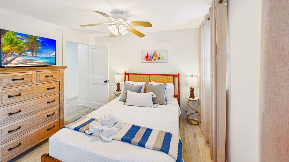 Queen bedroom suite A