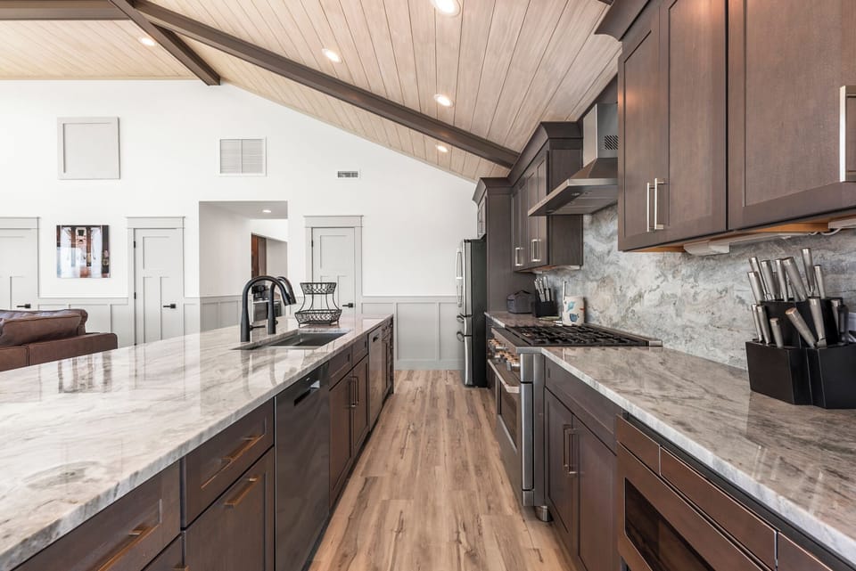 SN0693: Pelican Pelican Pelican | Top Level Kitchen