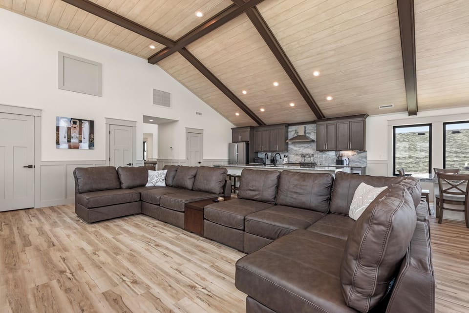 SN0693: Pelican Pelican Pelican | Top Level Living Area