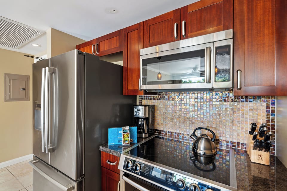 From the stocked kitchen to plush furnishings, every detail at Honua Kai Konea 230 is crafted for comfort and ease.