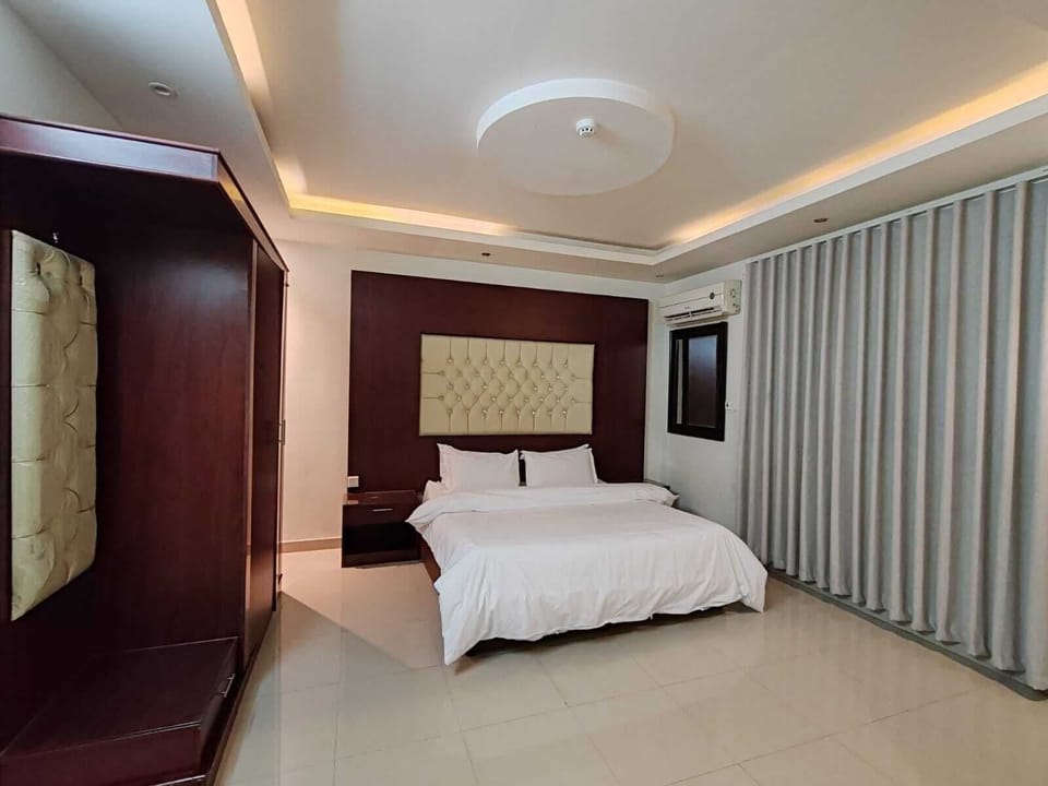 Down comforters, memory foam beds, iron/ironing board, free WiFi