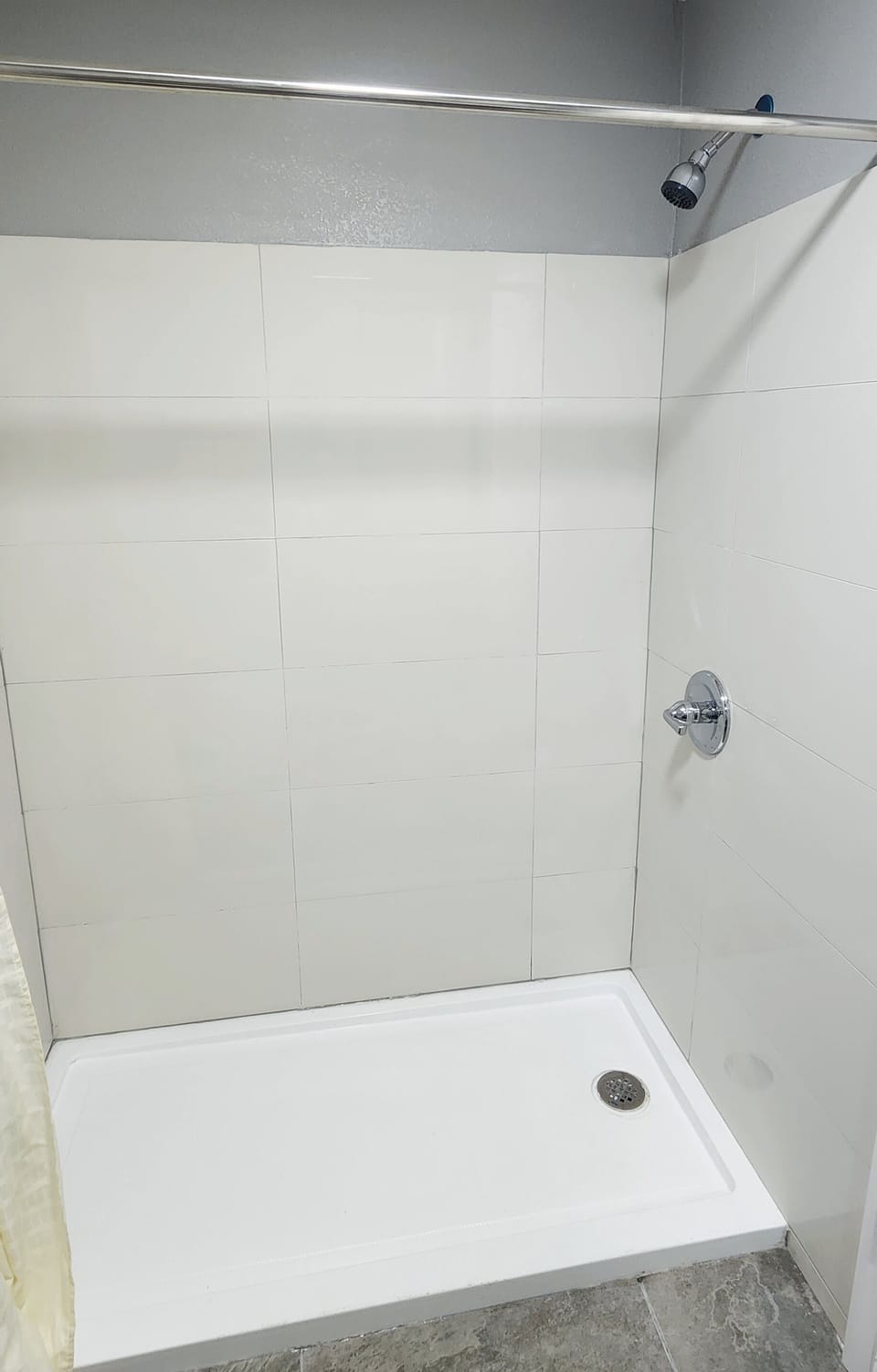 Single Room | Bathroom | Shower, hair dryer, towels, soap