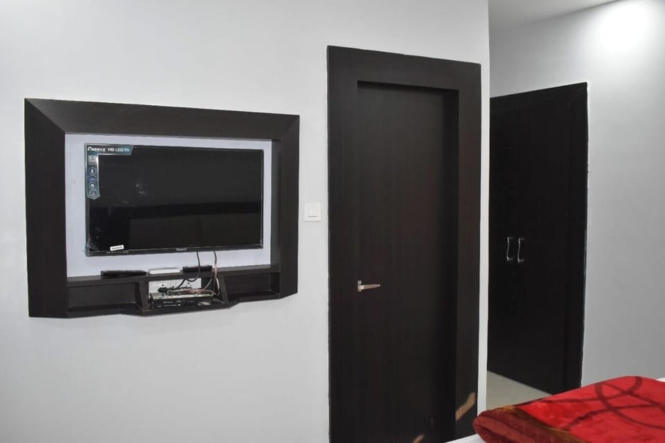 Deluxe Double or Twin Room, City View | Soundproofing, WiFi (free)
