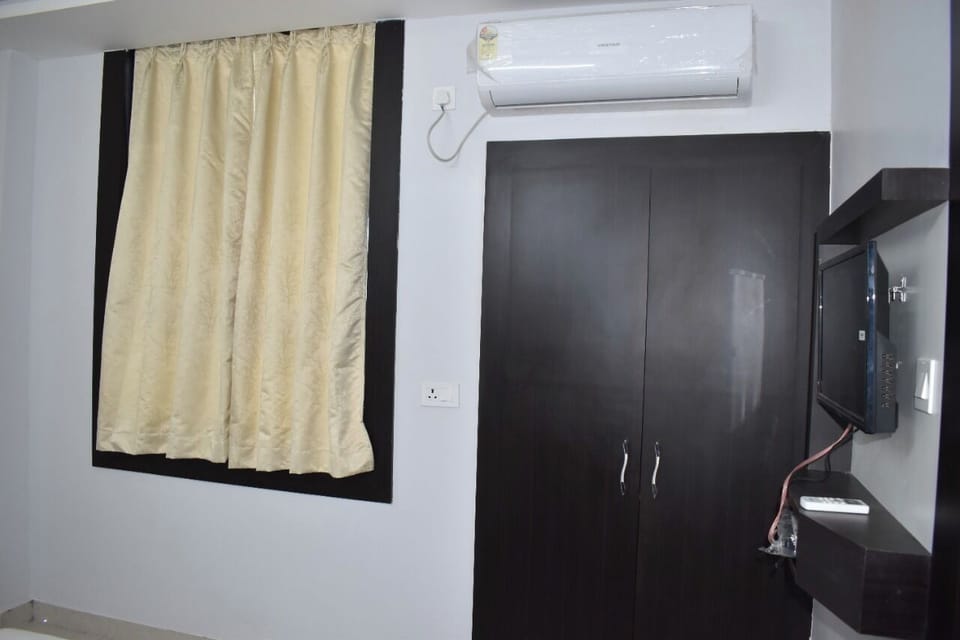 Deluxe Double or Twin Room, City View | Soundproofing, WiFi (free)