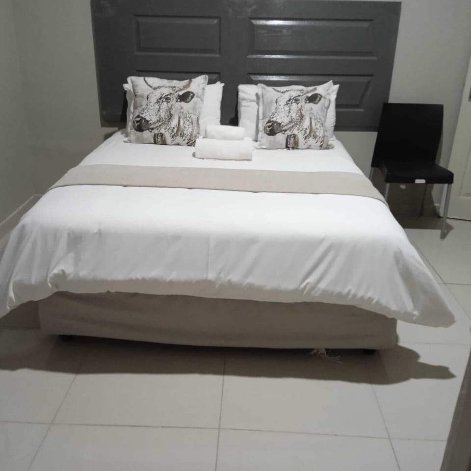 Comfort Double Room | Bathroom | Separate tub and shower, towels, soap, toilet paper