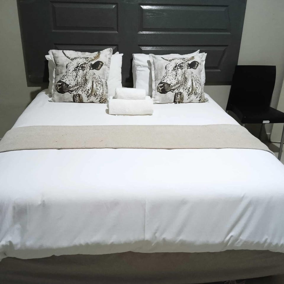 Comfort Double Room | Desk, laptop workspace, iron/ironing board