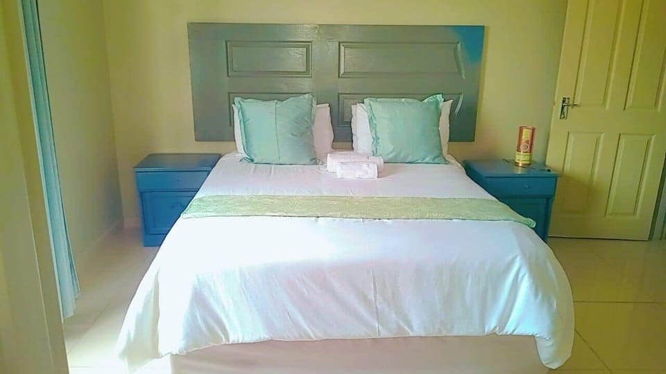 Comfort Double Room | Desk, laptop workspace, iron/ironing board