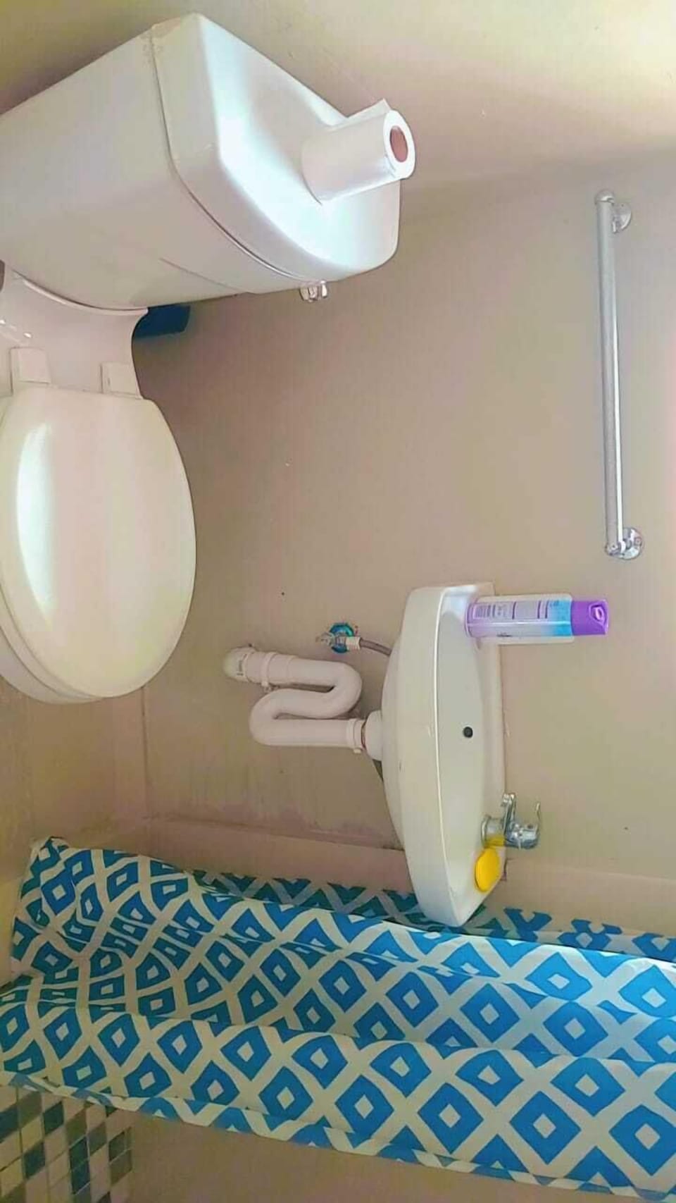 Comfort Double Room | Bathroom | Separate tub and shower, towels, soap, toilet paper