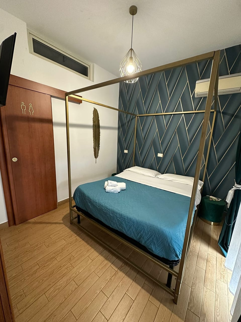 Double Room, 1 Queen Bed, Balcony, Partial Sea View | Free WiFi