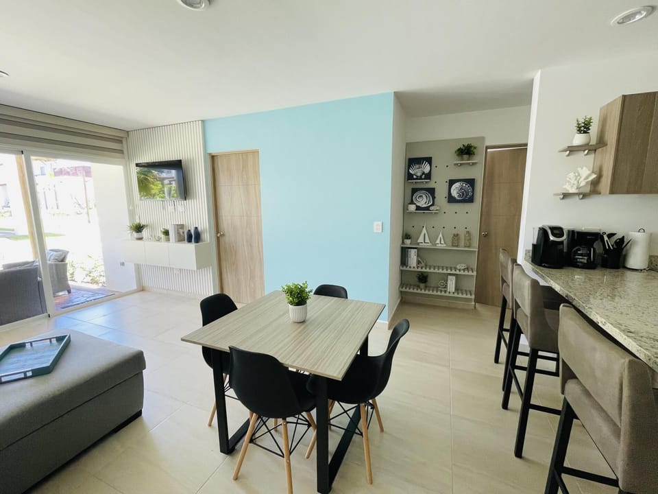 Tropical Condo - Close to Beach and Waterpark! (1745)