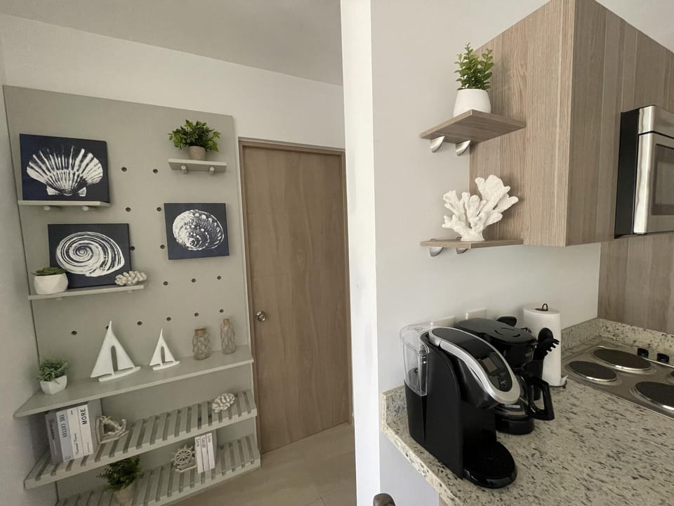 Tropical Condo - Close to Beach and Waterpark! (1095)