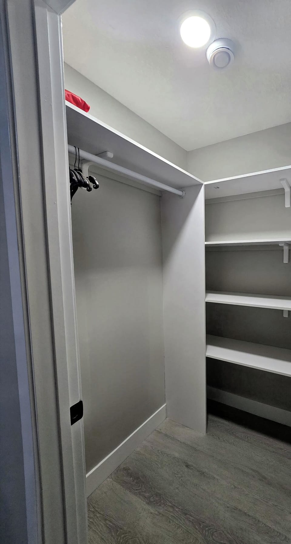 Walk-in closet 