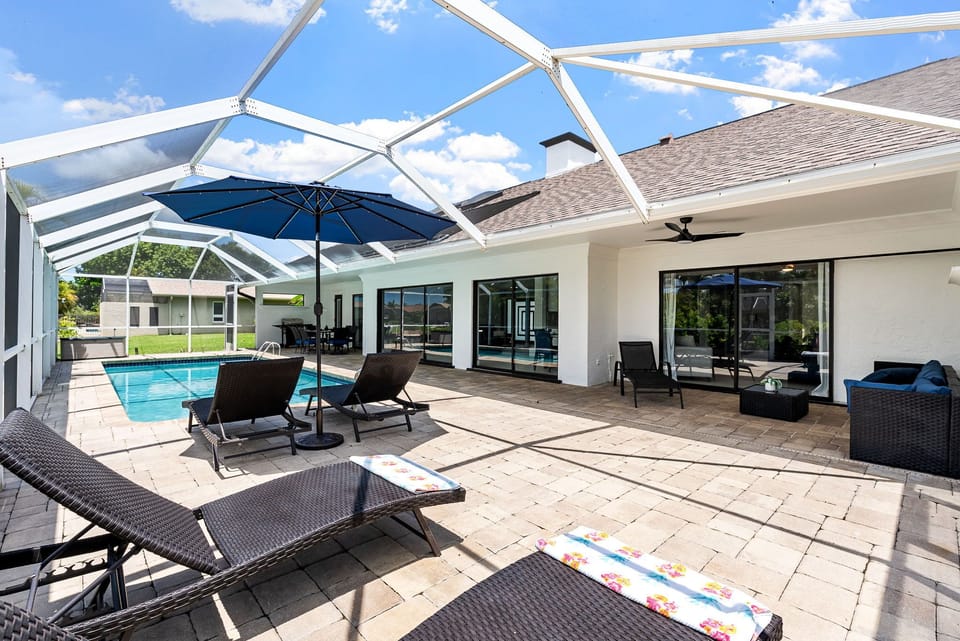 There is plenty of room for everyone on the spacious lanai