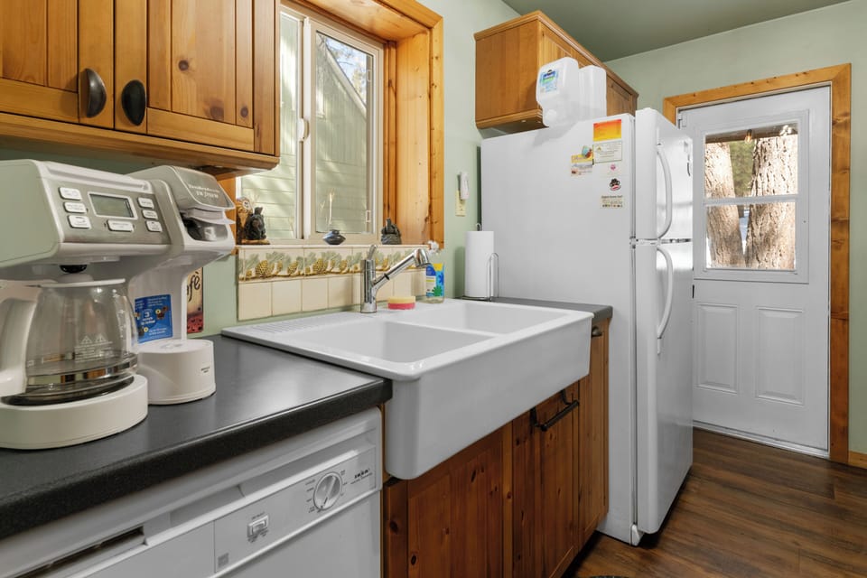 Electric kettle, toaster