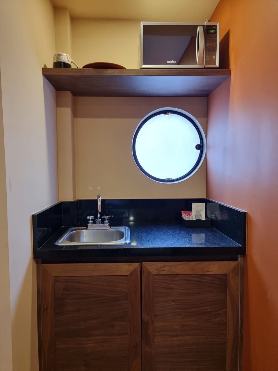 Deluxe Studio, Balcony, City View | Private kitchen | Mini-fridge, microwave, cookware/dishes/utensils