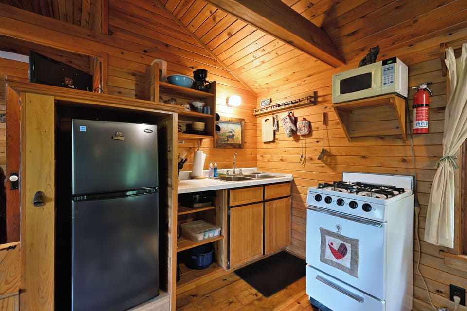 Tri-Lakes Hideaway has a well-equipped kitchen includes a stove, oven, refrigerator, microwave, coffee maker, all the necessary dishes and utensils, making it easy to prepare meals at your convenience.