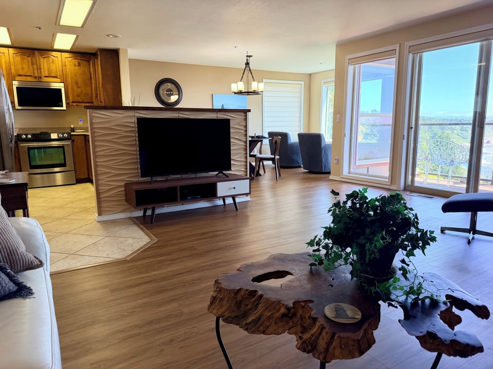 Spacious open floorplan with a side of ocean views!