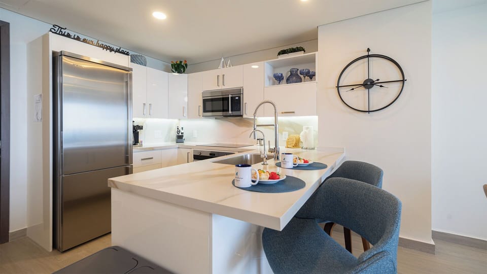 The complete kitchen.
