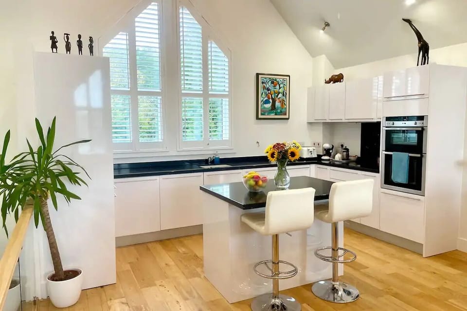 Deluxe House | Private kitchen | Highchair