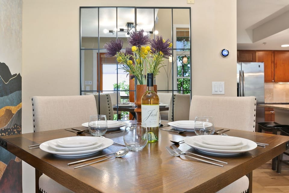 Condo, Multiple Beds, Balcony, Garden View (409 Mason Court #224) | Dining