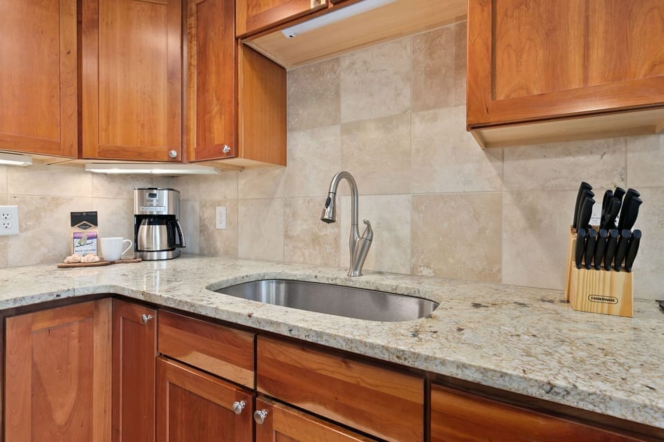 Condo, Multiple Beds, Balcony, Garden View (409 Mason Court #224) | Private kitchen | Fridge, microwave, oven, stovetop