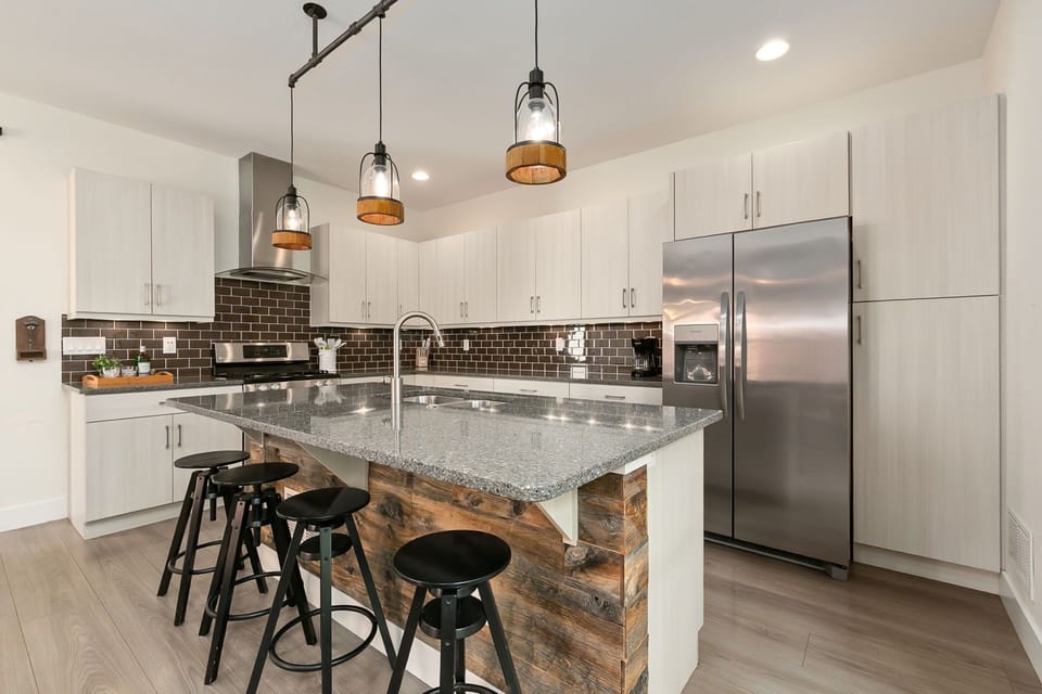House, Multiple Beds, Hot Tub, Mountain View (226 Cajetan Street) | Private kitchen | Fridge, microwave, oven, stovetop