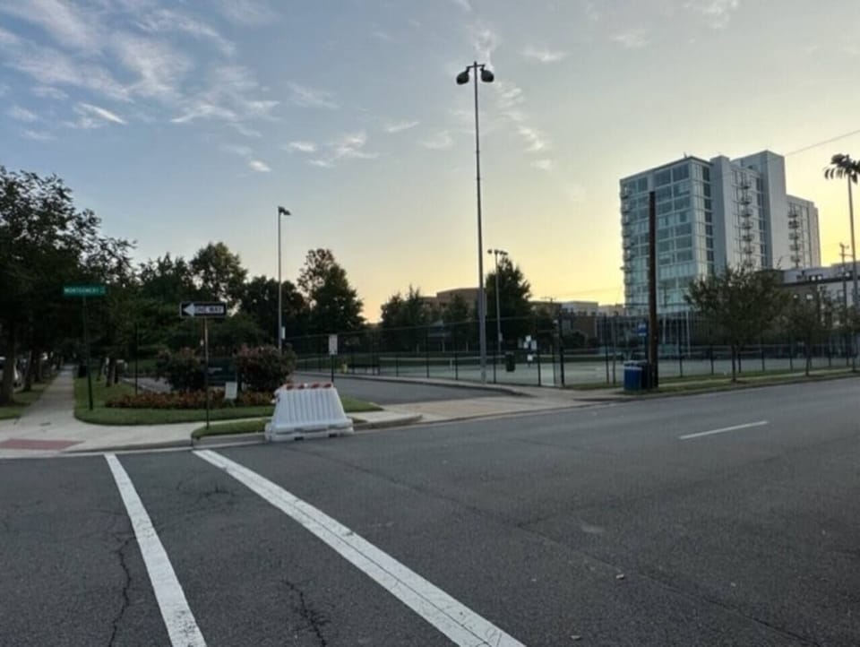 public TENNIS COURTS