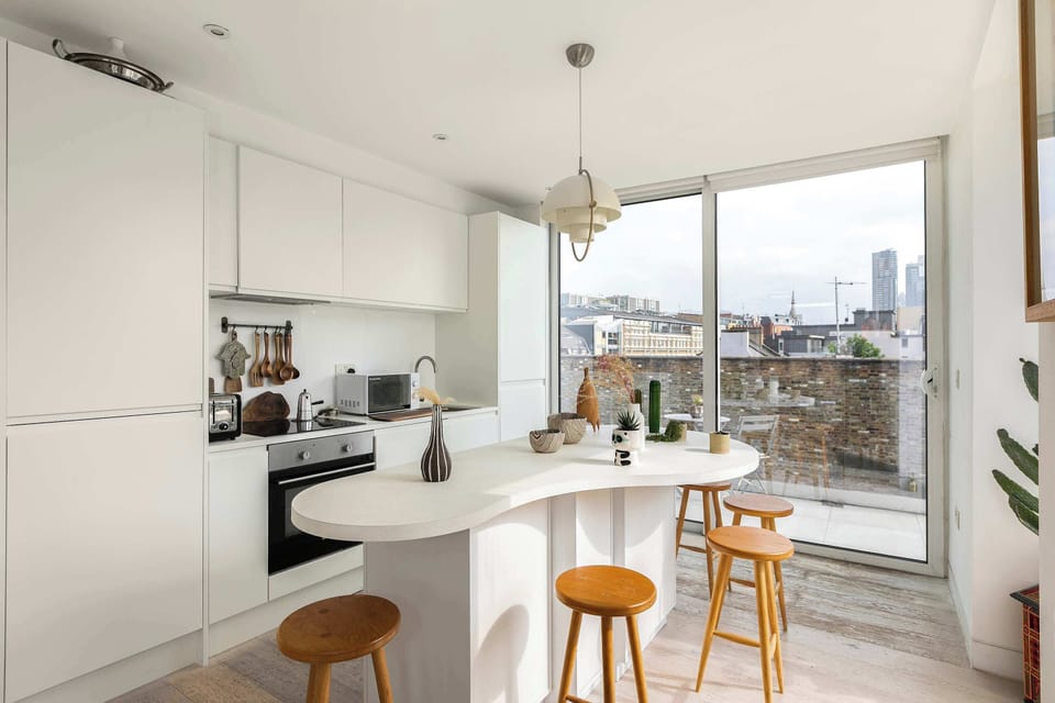 Bright open-plan kitchen and dining area with stylish decor, creating the perfect space to cook, dine and spend quality time together.