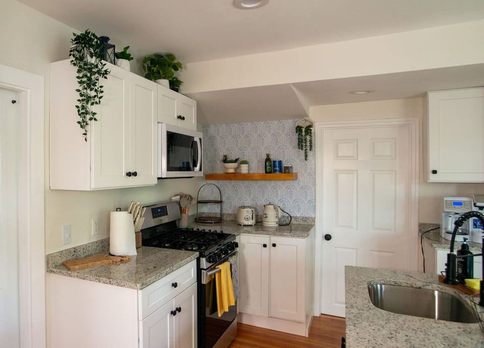 House | 3 bedrooms, desk