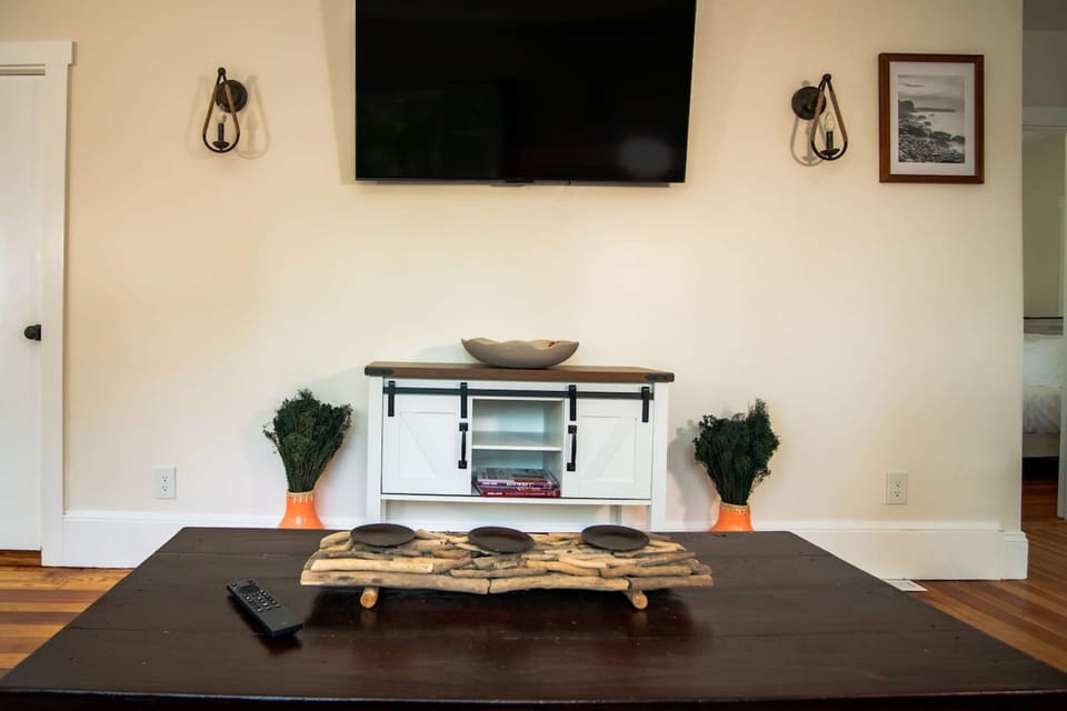House | 3 bedrooms, desk