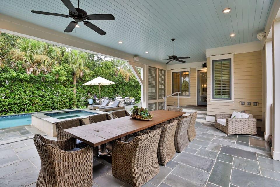 Outdoor dining