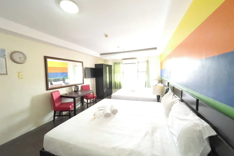 Family Room | Desk, rollaway beds, bed sheets