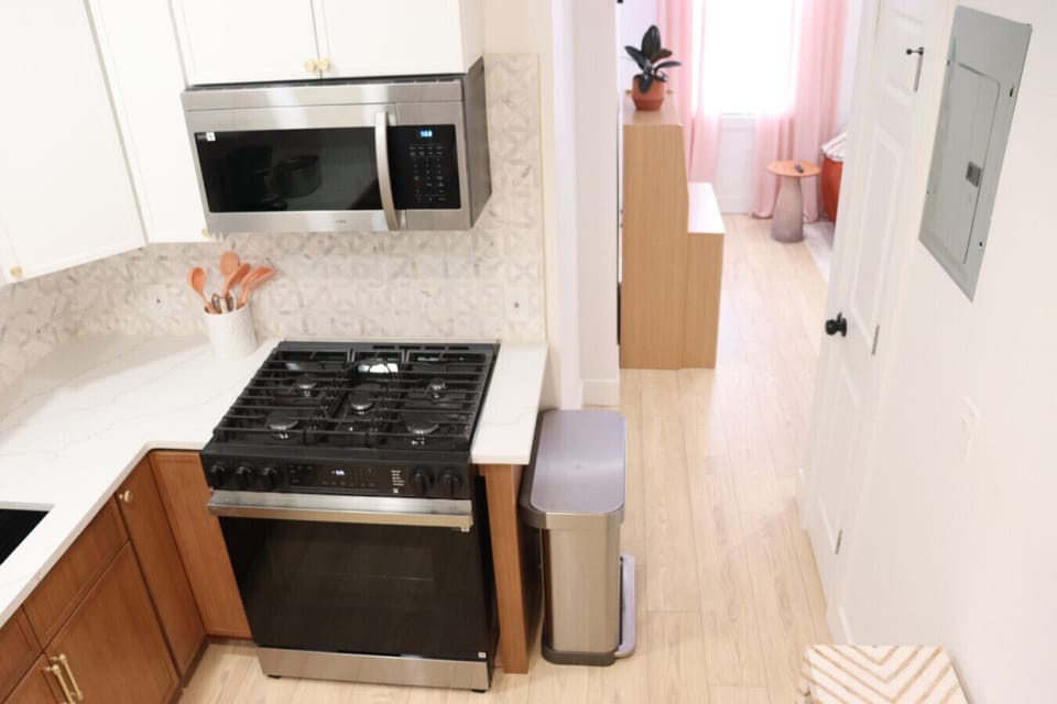 Perfect for groups who dine out and explore, with great local restaurants just steps away