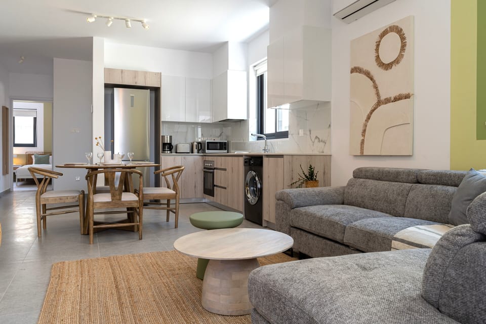 Apartment, 2 Bedrooms, Kitchen, City View | Living room | 43-inch plasma TV with digital channels, streaming services