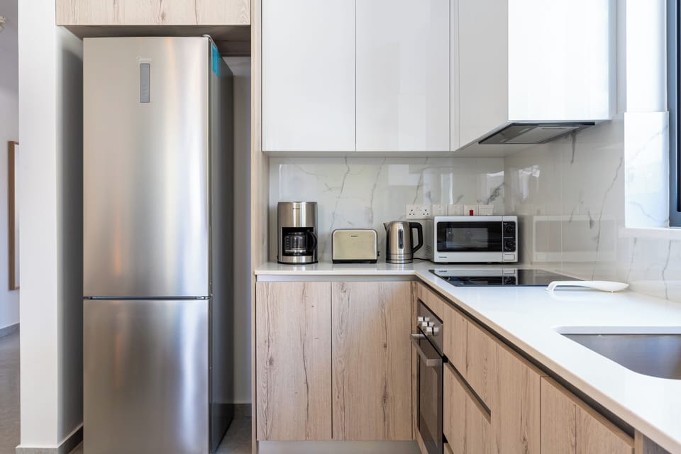 Apartment, 2 Bedrooms, Kitchen, City View | Private kitchen | Espresso maker, coffee/tea maker, full-size fridge, microwave
