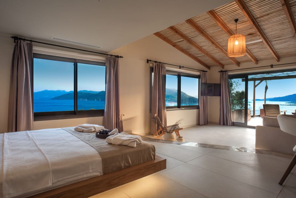Luxury Suite, Sea View | In-room safe, desk, laptop workspace, free WiFi