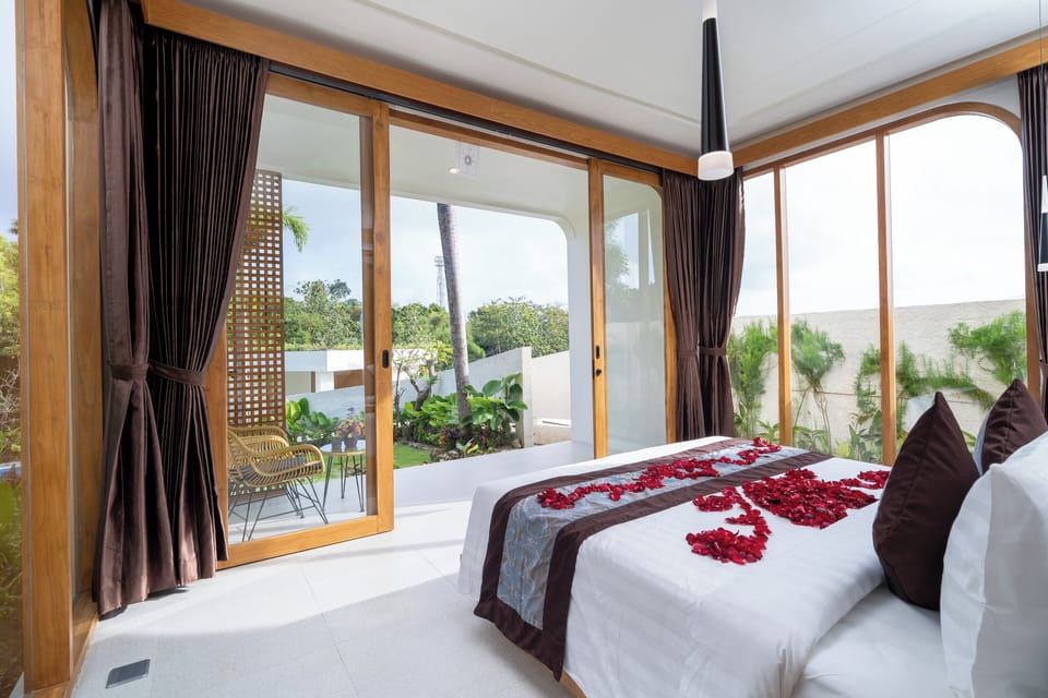 Deluxe Villa | Desk, free WiFi