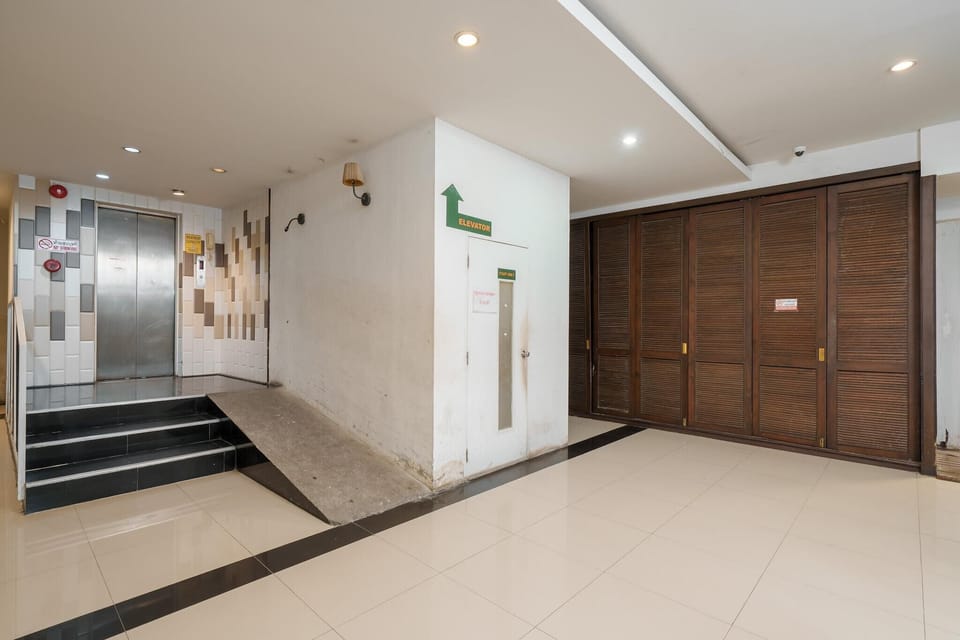 Entrance / Reception
